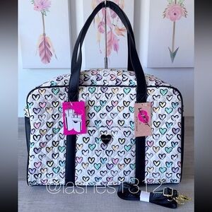BETSEY JOHNSON Bag Krush Travel Weekender - White Rainbow Hearts LBKRUSH